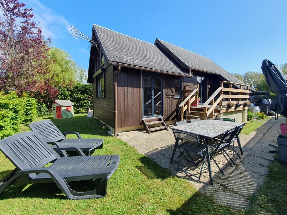 Property building, Patio, Garden, Balcony/Terrace, Garden view