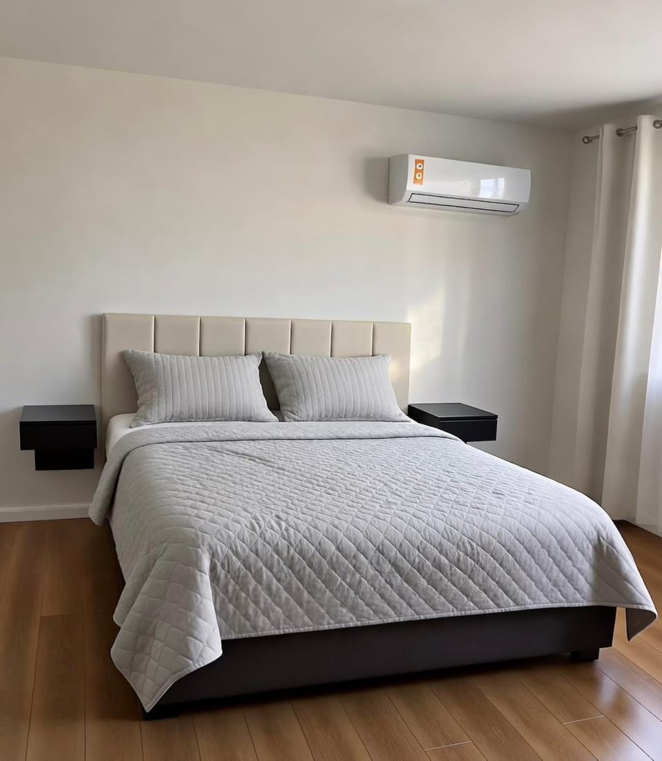 Bed, Photo of the whole room, Bedroom, air conditioner