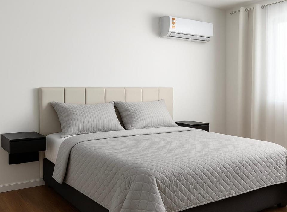 Bed, Photo of the whole room, Bedroom, air conditioner