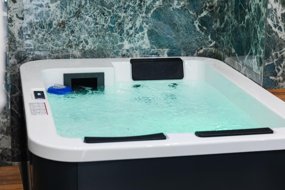Hot Tub, Hot Tub
