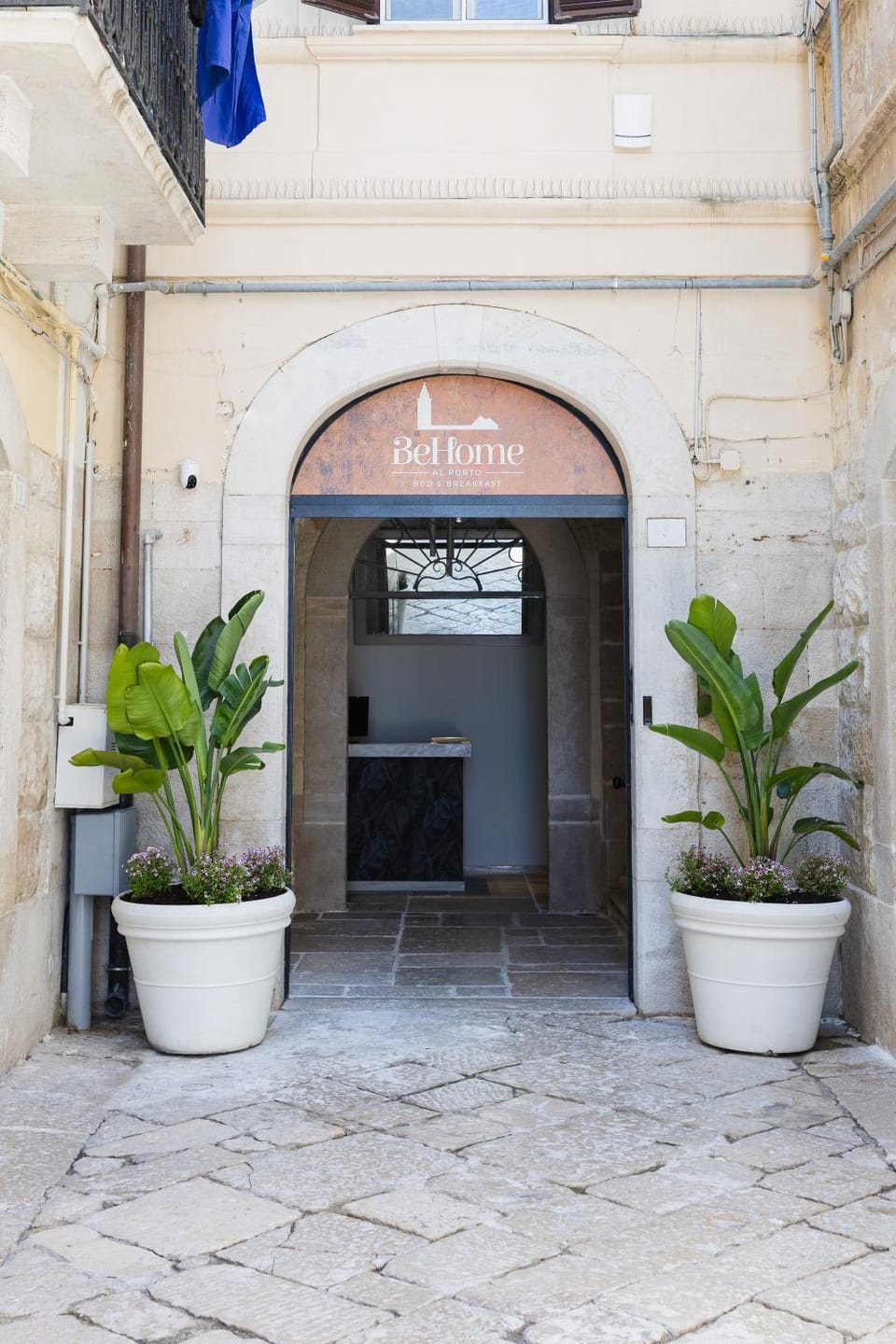 Facade/entrance, Day