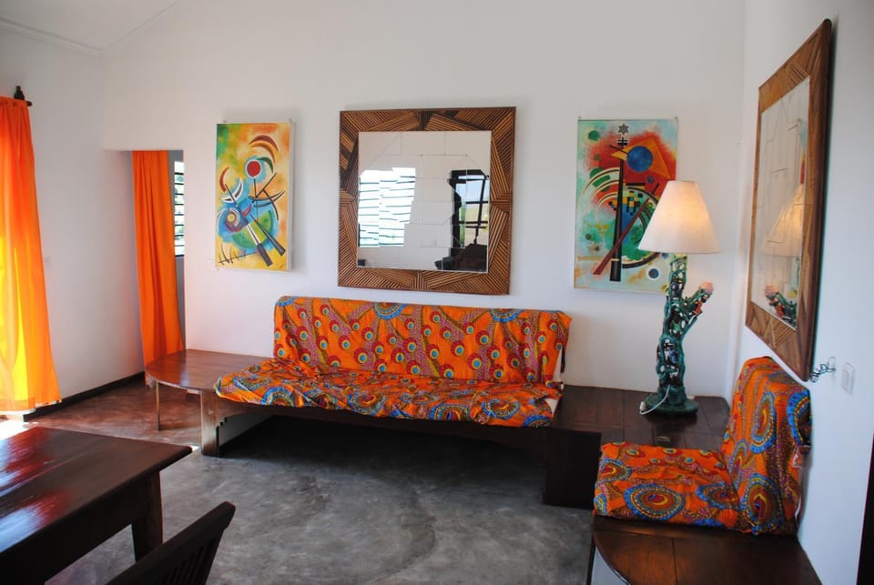 Bed, Seating area