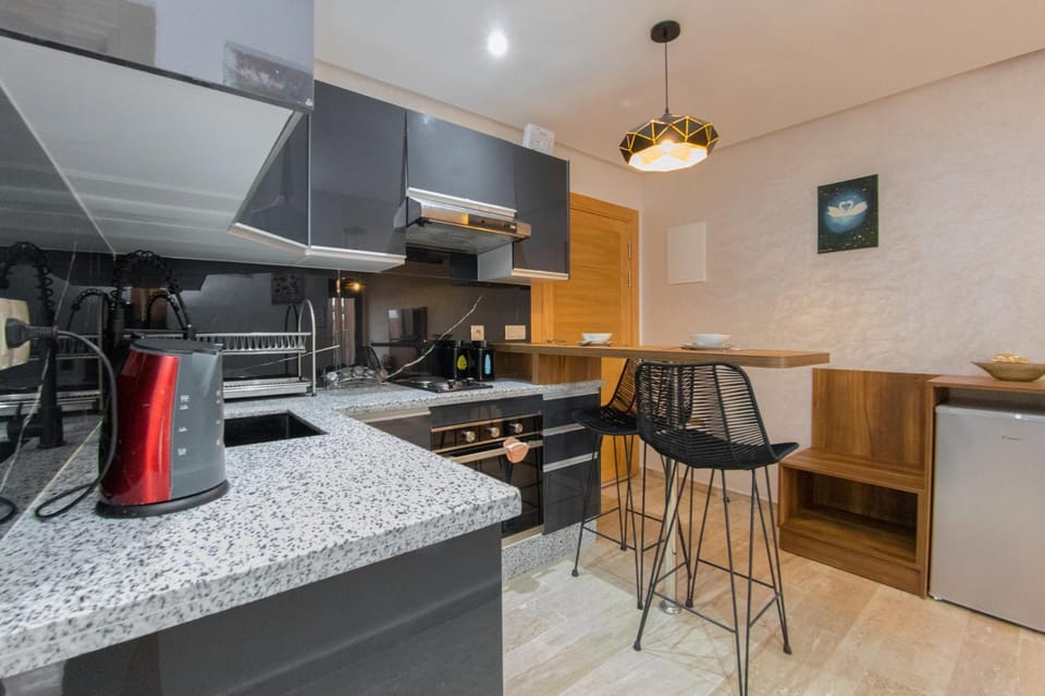 Kitchen or kitchenette, Dining area, stove
