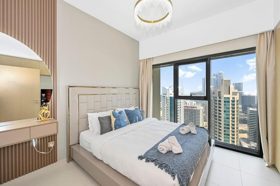 Golden Stays - 5 Mins From Mall I Downtown Dream 1Br Apt Apartment in Dubai
