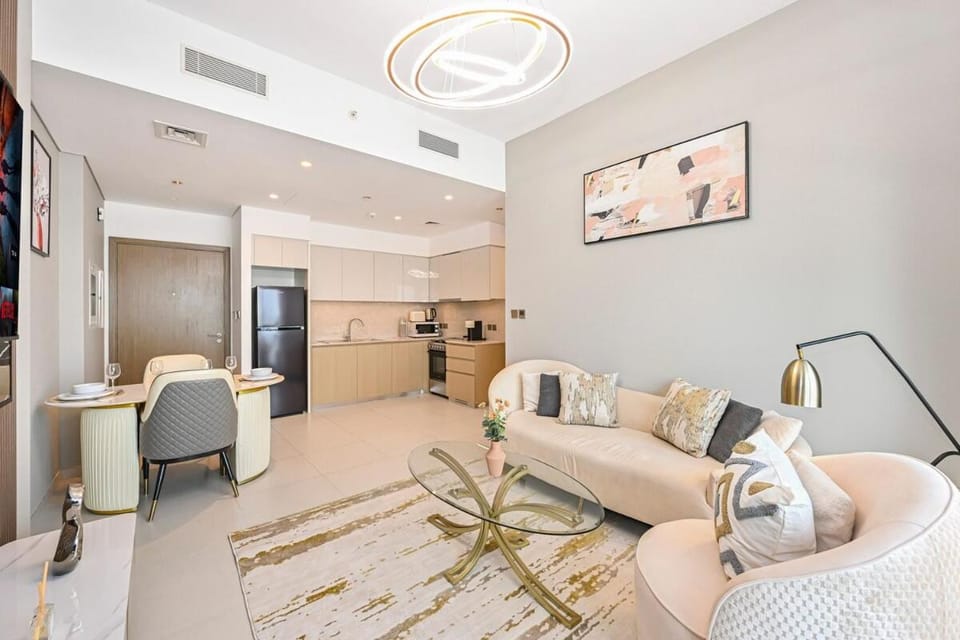 Golden Stays - 5 Mins From Mall I Downtown Dream 1Br Apt Apartment in Dubai