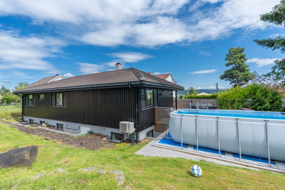 Property building, Garden, Garden view, Swimming pool, Swimming pool