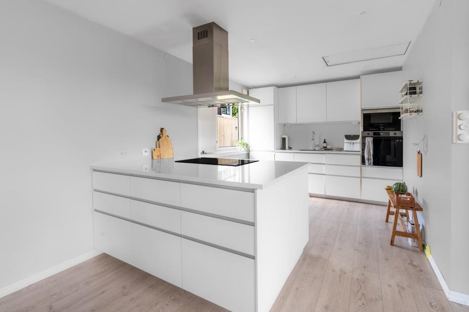Kitchen or kitchenette, dishwasher, oven, pet friendly, stove