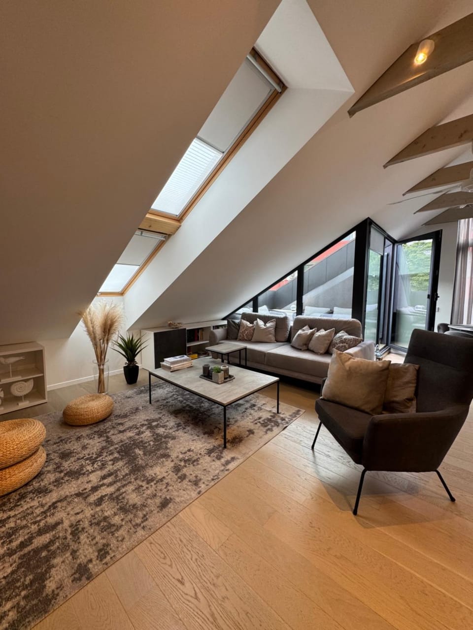 Living room, Seating area