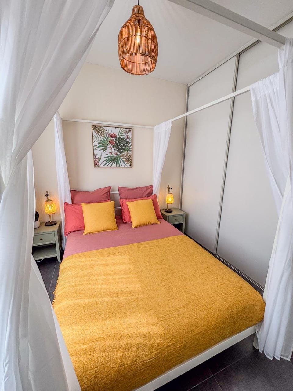 Bed, Photo of the whole room, Bedroom, wardrobe