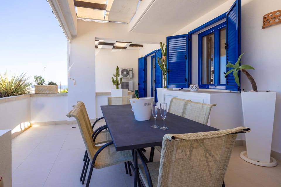 Patio, Day, View (from property/room), Balcony/Terrace, Living room, Seating area, Dining area