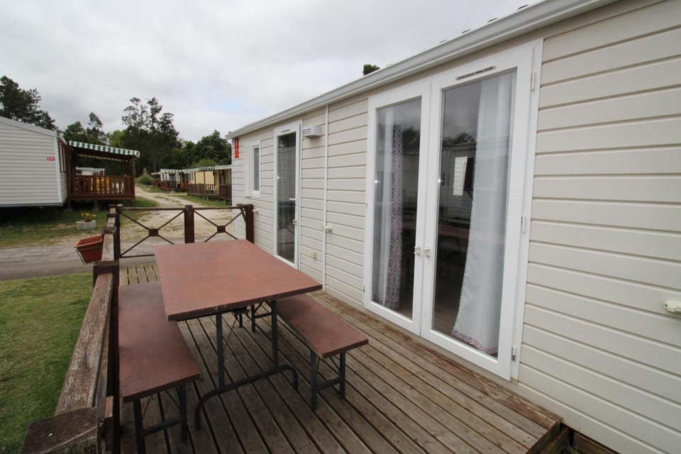 Land's Hause Bungalows par La Conciergerie Française Emplacement 6A Apartment in Santarém District, Portugal