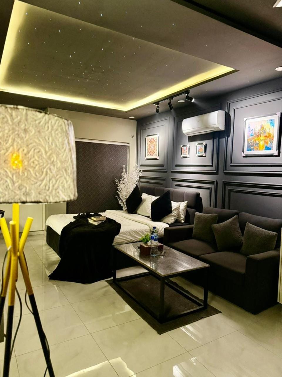 Living room, Seating area