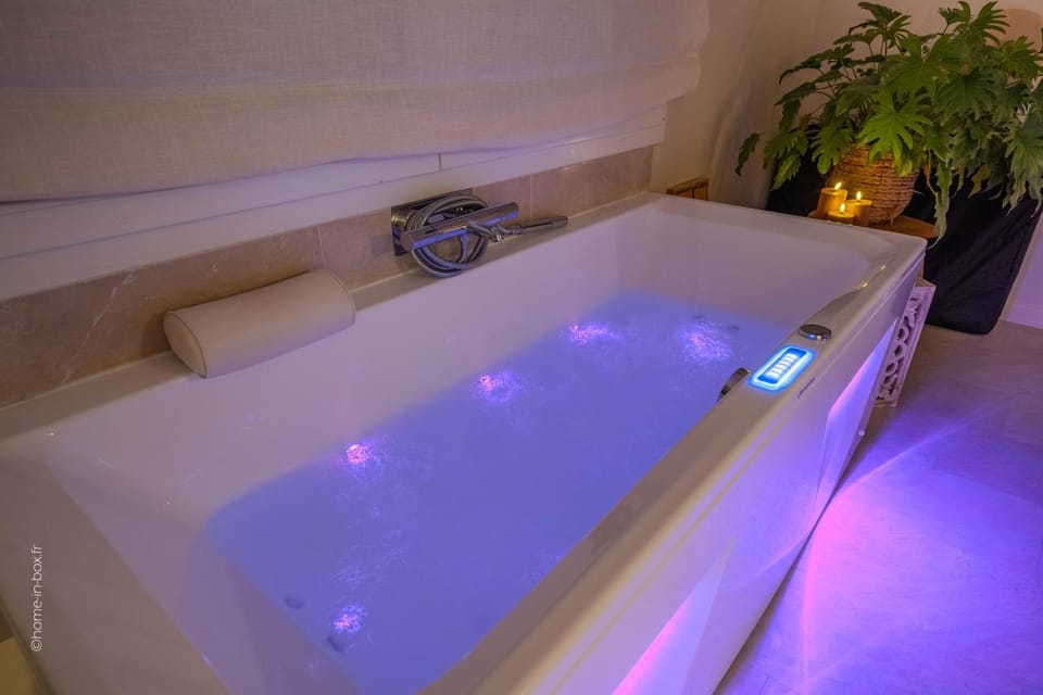 Hot Tub, Hot Tub, Spa and wellness centre/facilities, Bath