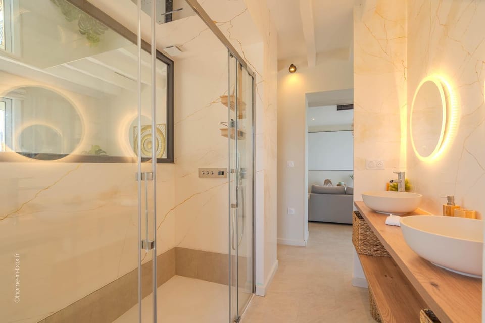 Shower, Bathroom, towels