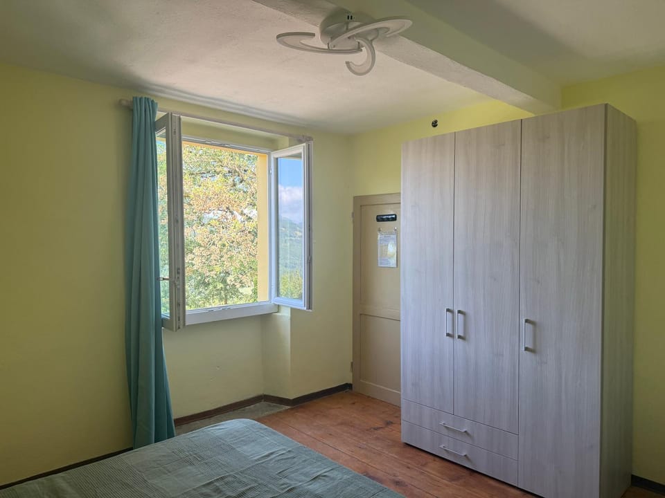 Bed, Bedroom, Mountain view, wardrobe