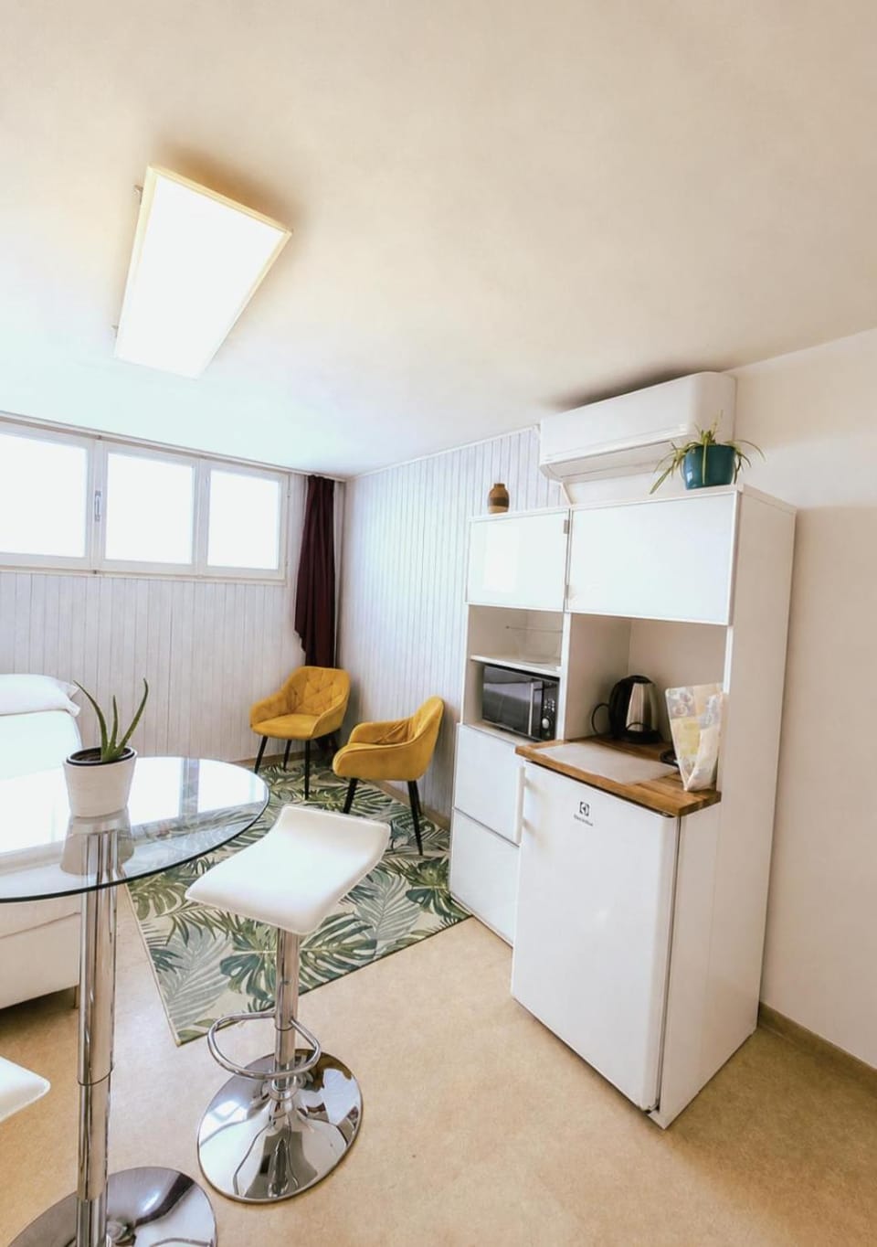 Living room, Dining area