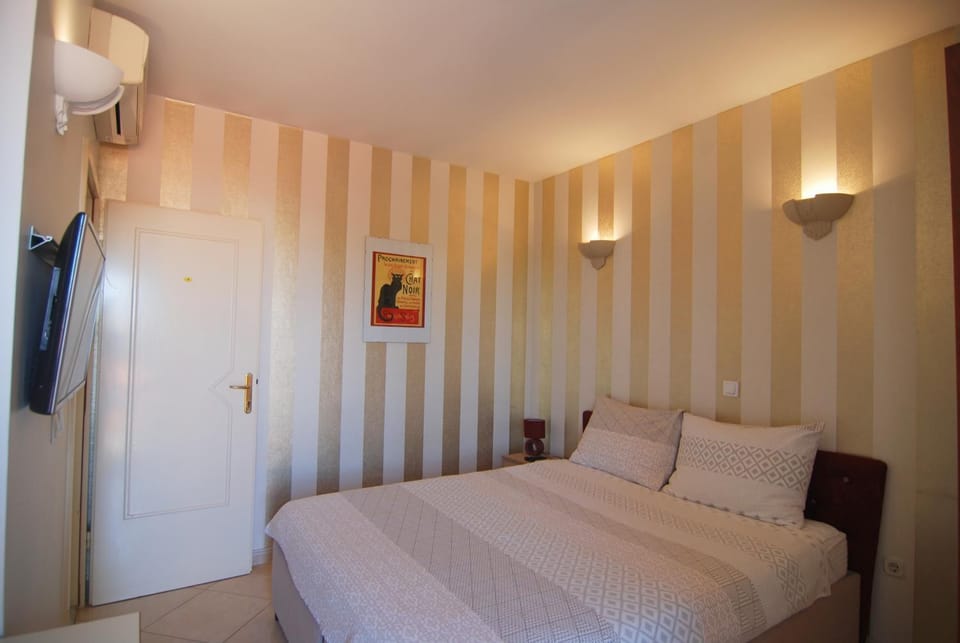 Bed, TV and multimedia, Photo of the whole room, Bedroom, air conditioner
