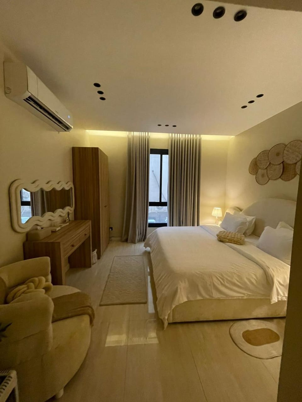 Photo of the whole room, Bedroom