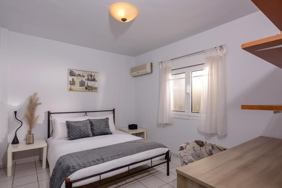 Bed, Photo of the whole room, Bedroom, air conditioner