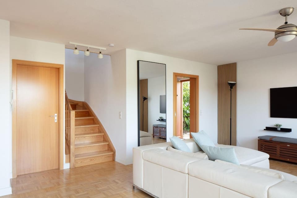 TV and multimedia, Balcony/Terrace, Living room, Seating area