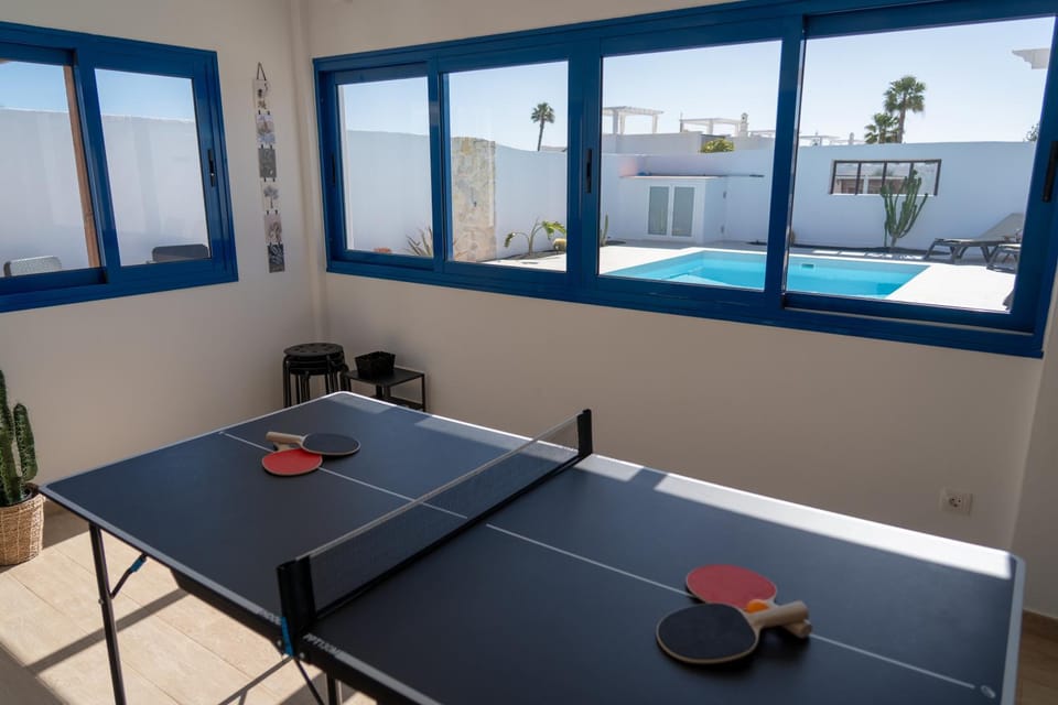 Table tennis