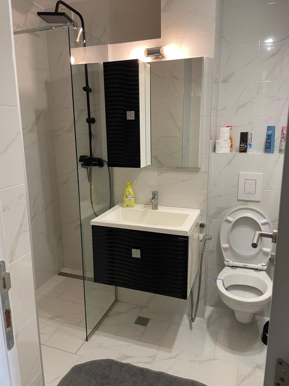 Shower, Toilet, Bathroom, towels