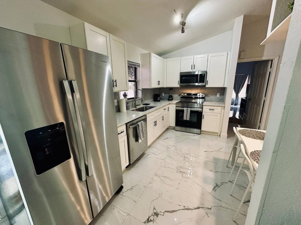 Kitchen or kitchenette, Dining area, kitchen