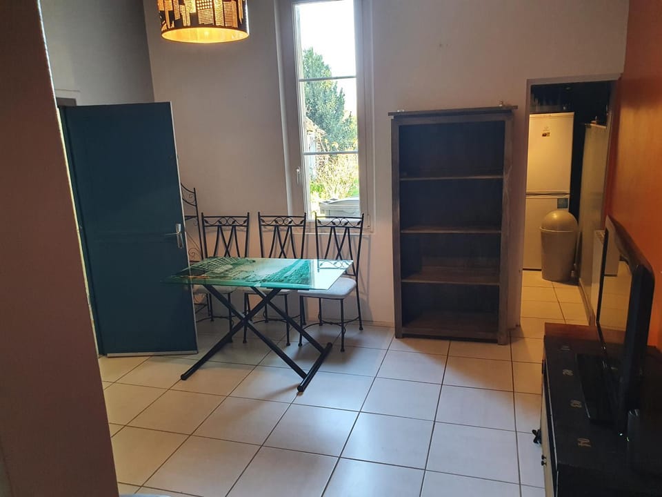 T2 COMPLET BLOIS Centre 38 M2-Parking et linge inclus Apartment in Blois