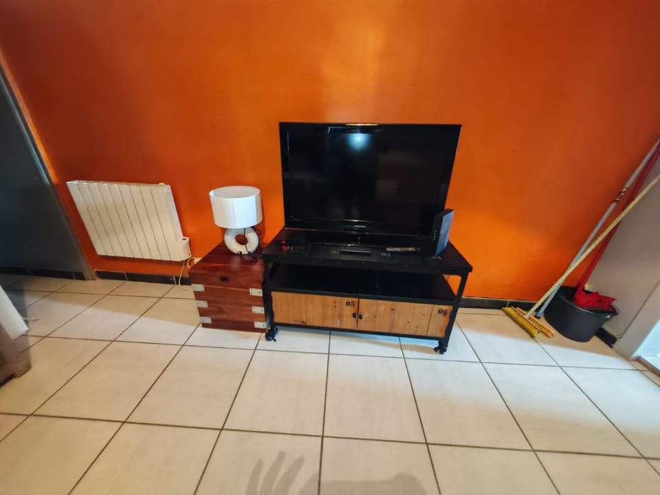 T2 COMPLET BLOIS Centre 38 M2-Parking et linge inclus Apartment in Blois