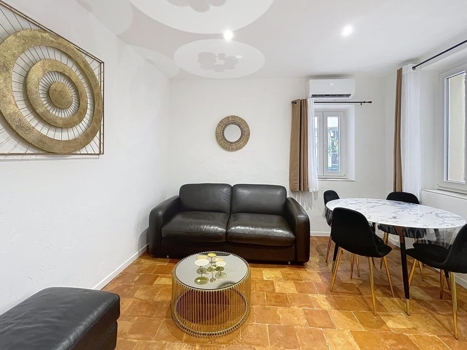 Living room, Dining area, air conditioner