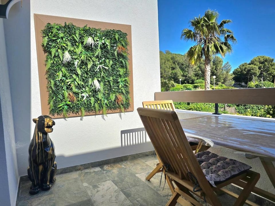 Patio, Spring, Day, Dining area