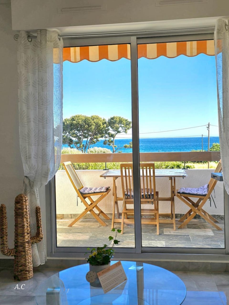 Day, Natural landscape, View (from property/room), Balcony/Terrace, Living room, Dining area, Sea view