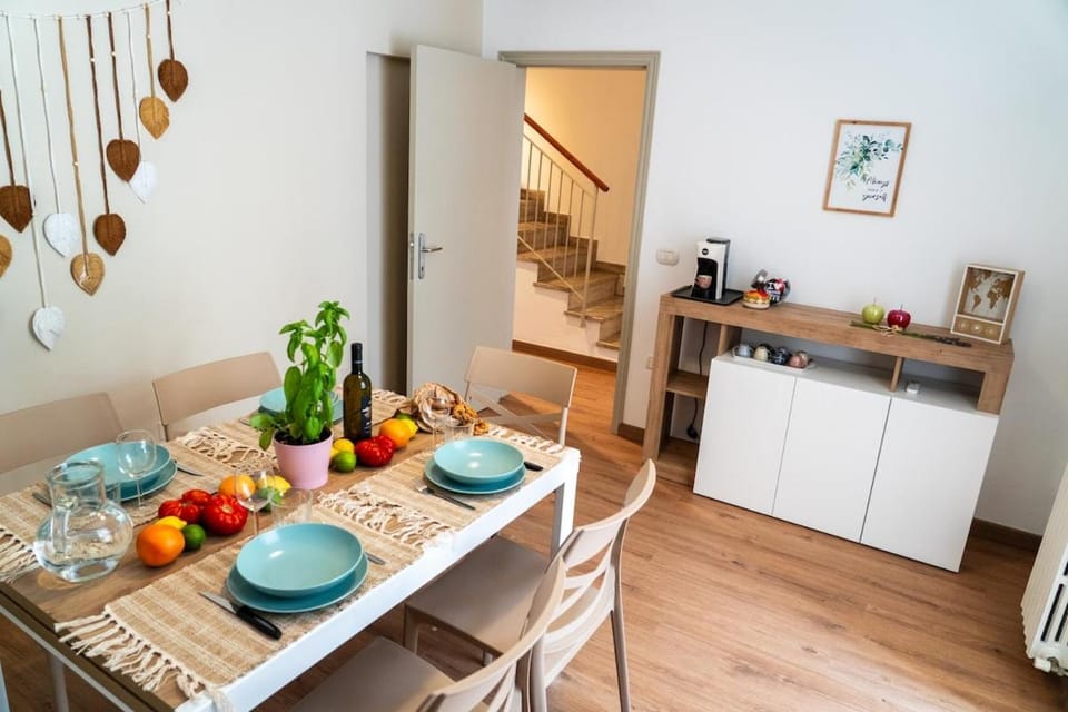 Food and drinks, Dining area, Food