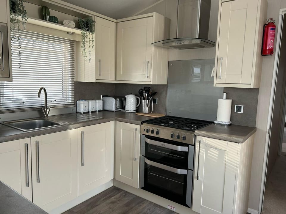 Caravan by the Sea D47 House in Towyn