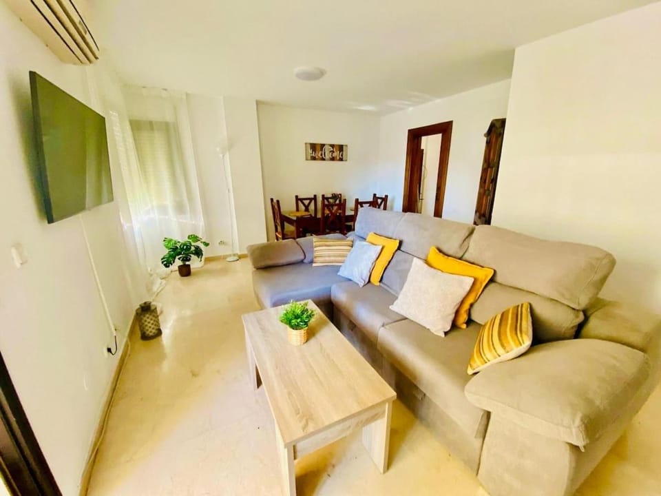 Communal lounge/ TV room, TV and multimedia, Living room, Seating area