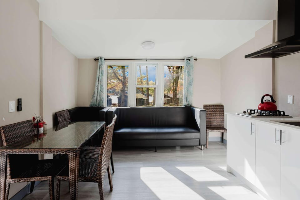 3-Bedroom Cottage #7 - Austrian Pine House in Gravenhurst