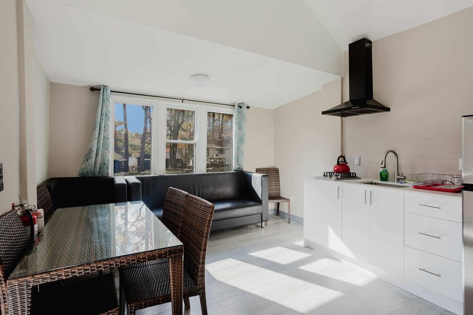 3-Bedroom Cottage #7 - Austrian Pine House in Gravenhurst