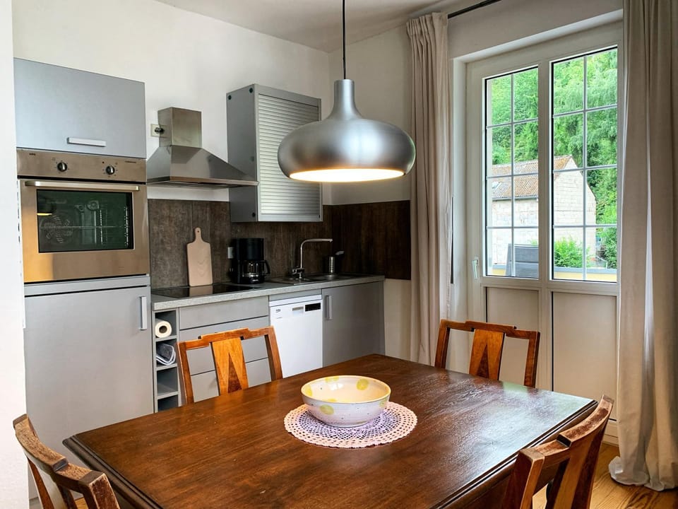 Kitchen or kitchenette, Dining area, pet friendly