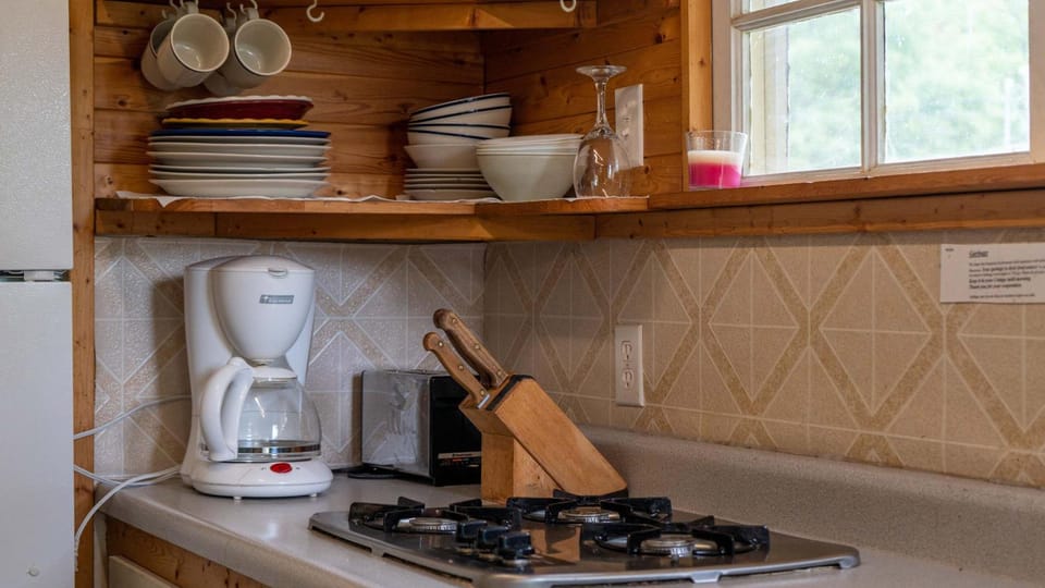 2-Bedroom Cottage #4 - Monterey Pine House in Gravenhurst