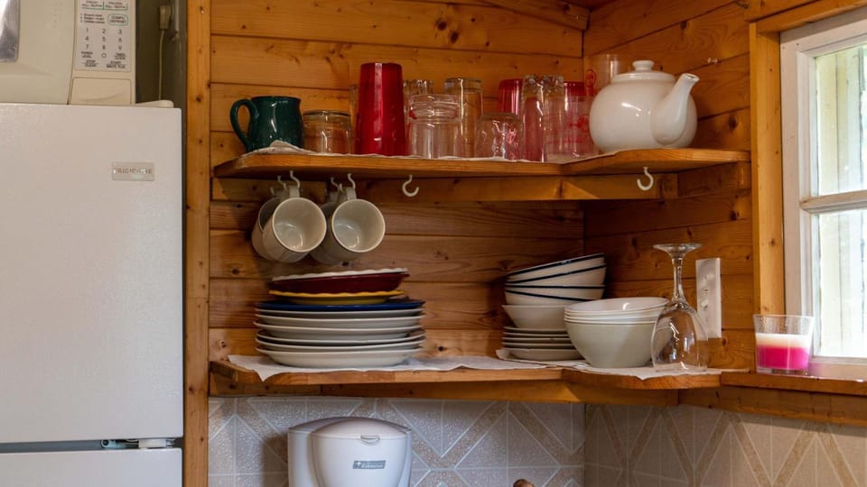 2-Bedroom Cottage #4 - Monterey Pine House in Gravenhurst