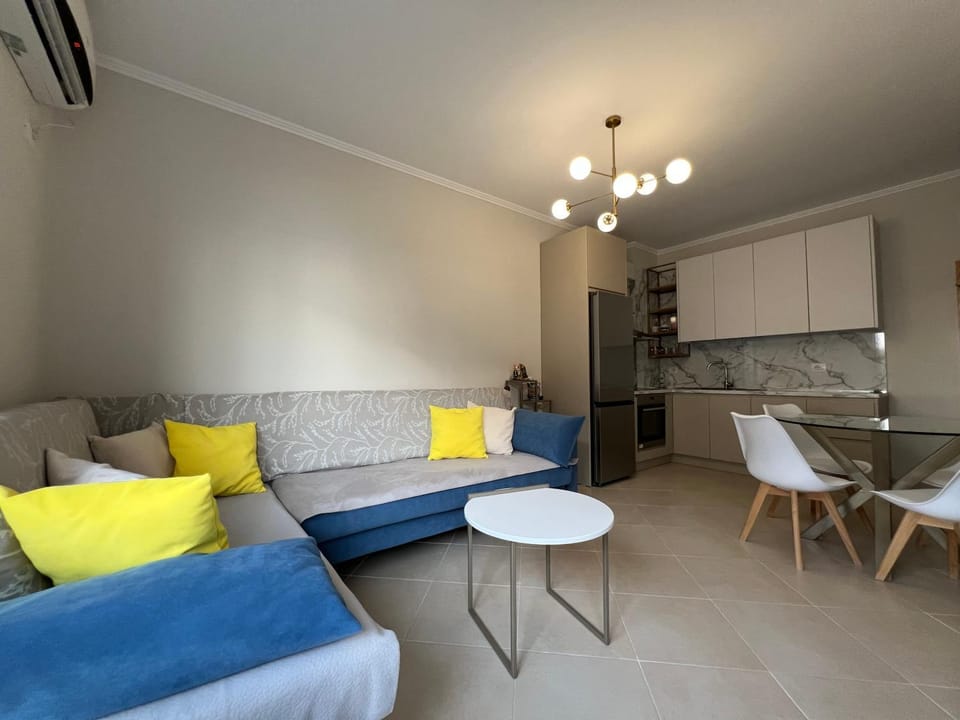 Kitchen or kitchenette, Living room, Seating area, Dining area, stove