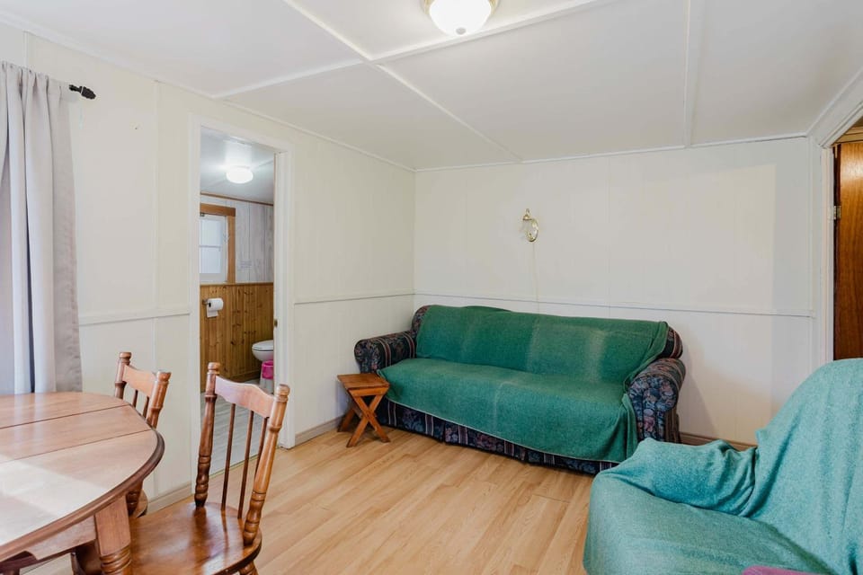 2-Bedroom Cottage #3 - Sugar Pine House in Gravenhurst