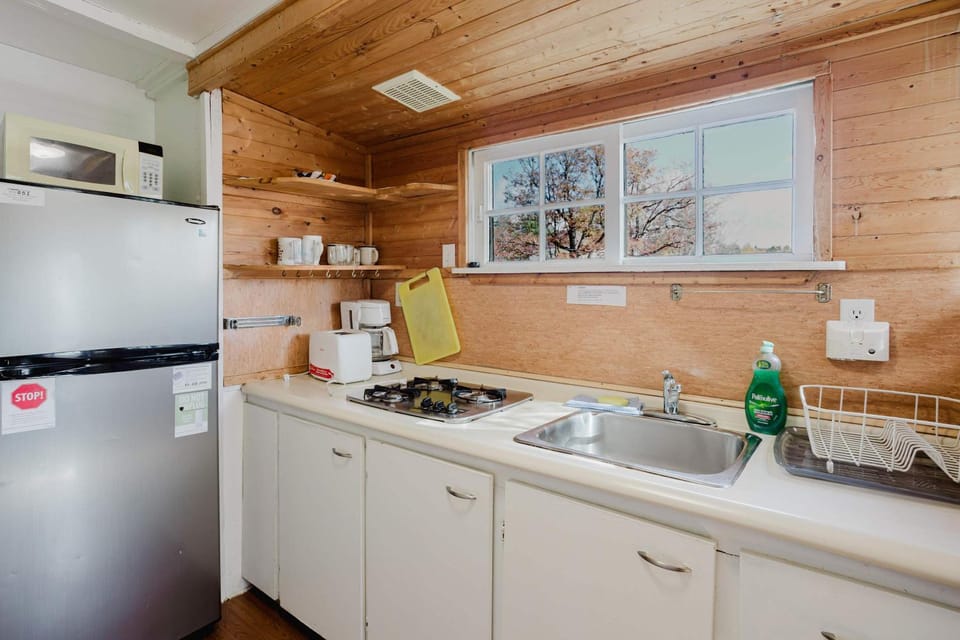 2-Bedroom Cottage #3 - Sugar Pine House in Gravenhurst