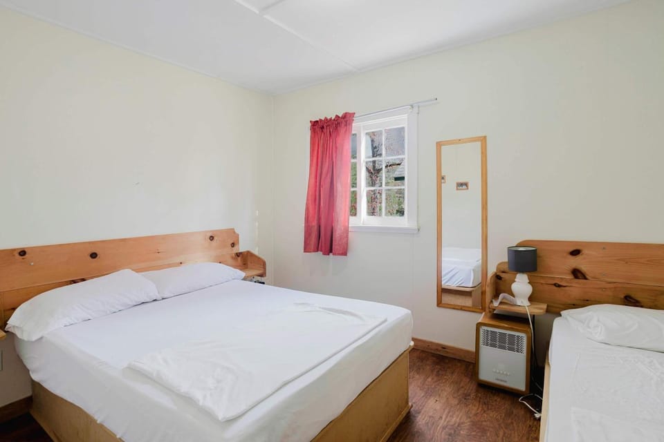 1-Bedroom Cottage #1 - White Pine House in Gravenhurst