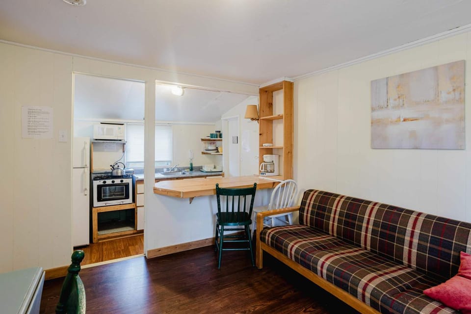 1-Bedroom Cottage #1 - White Pine House in Gravenhurst