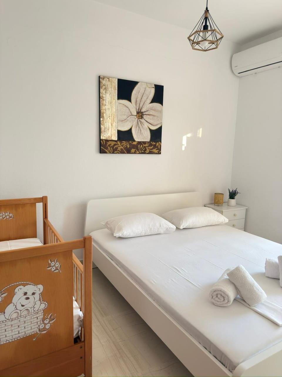 Bed, Photo of the whole room, Bedroom, towels, air conditioner