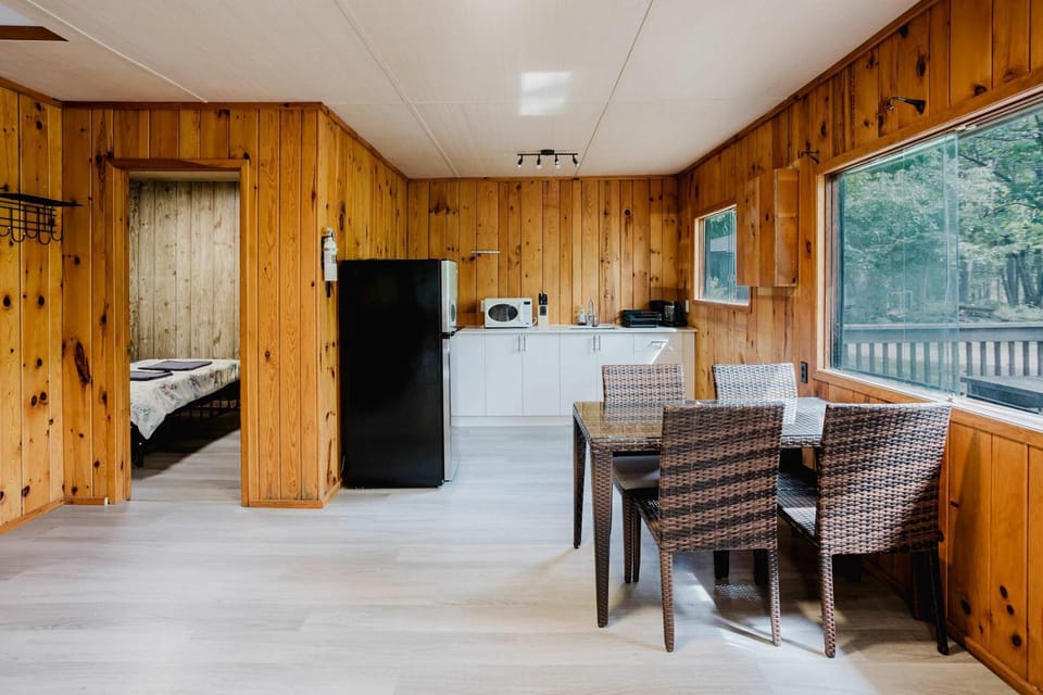 3-Bedroom Cottage #5 - Sand Bay House in Georgian Bay