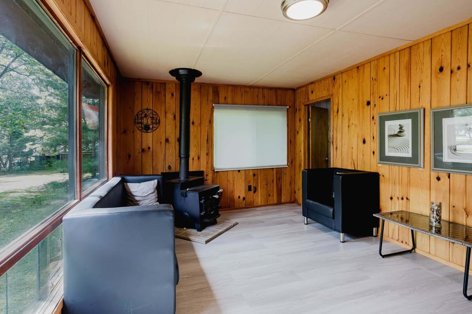 3-Bedroom Cottage #5 - Sand Bay House in Georgian Bay
