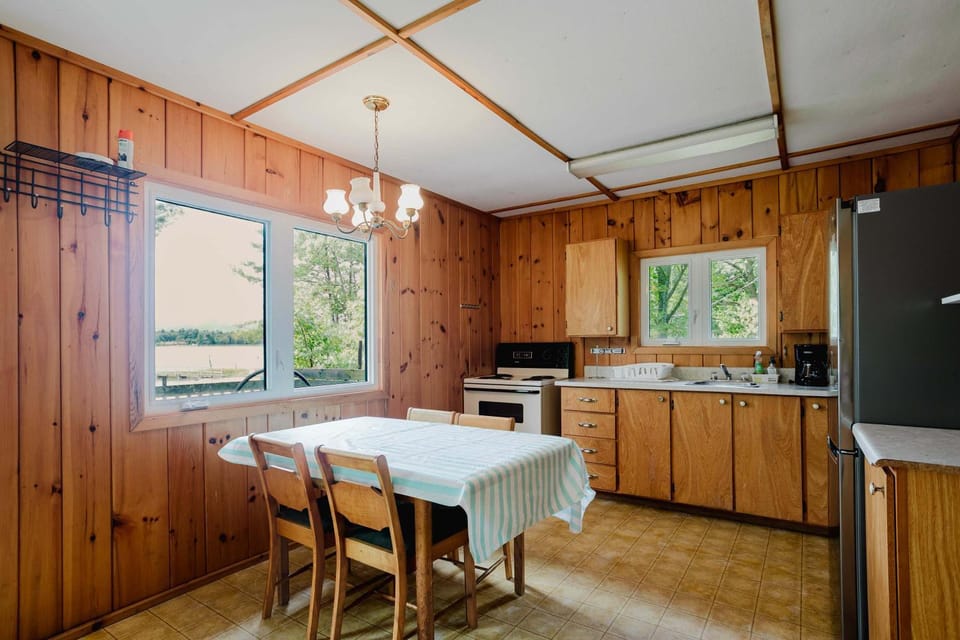 2-Bedroom Cottage #2 - Sand Bay House in Georgian Bay