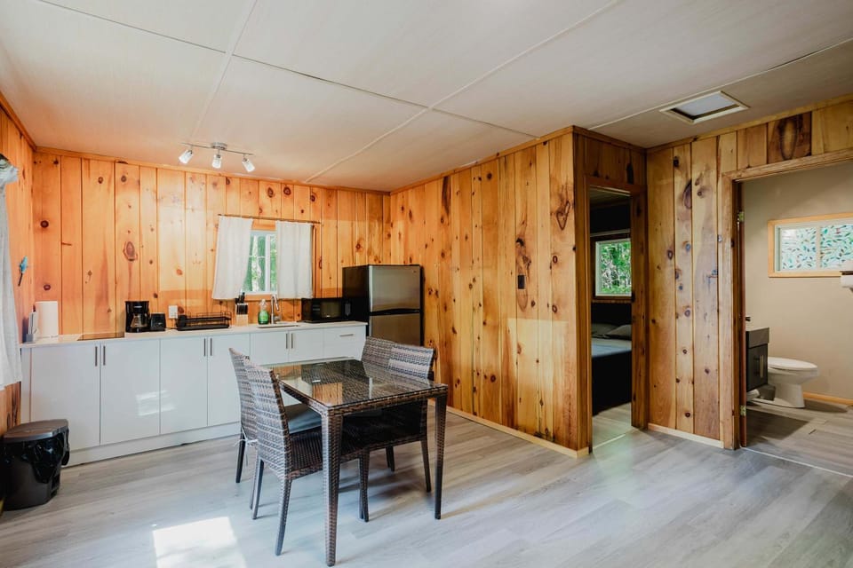 2-Bedroom Cottage #6 - Sand Bay House in Georgian Bay